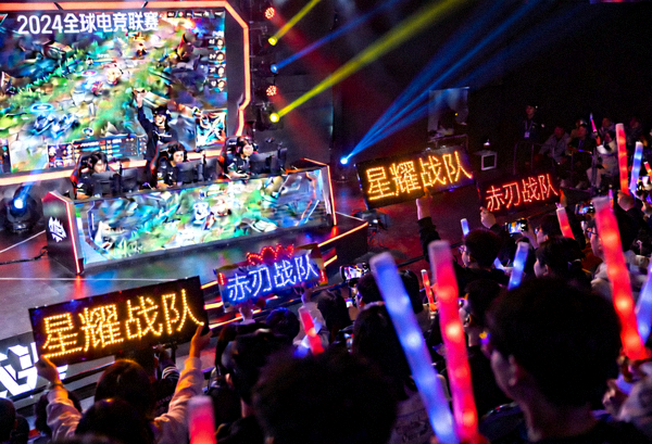 专业电竞赛事现场职业战队激战对决与电竞社群狂欢